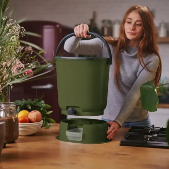 Composteur Bokashi Essential + base – 15,3 L – Olive – Activateur inclus
